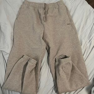 Aritzia mega fit jogger